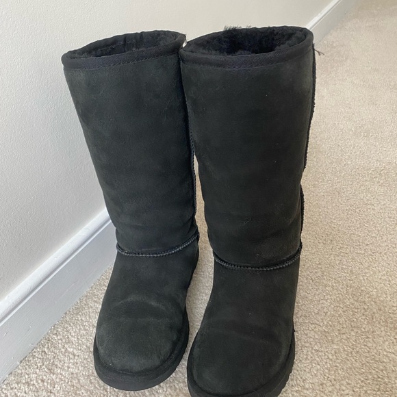 UGG Australia Black Classic Tall Childrens Boot size 2 - Picture 2 of 8